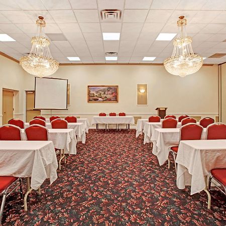 Ramada Inn Флемингтон Экстерьер фото